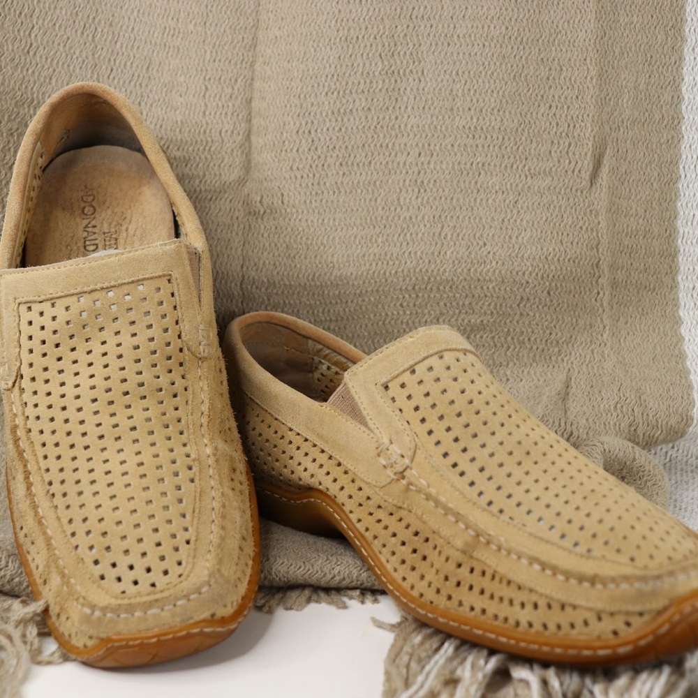 Donald J Pliner Esco Tan Suede Perforated Driving Moccasin Loafers Shoes Men 10M